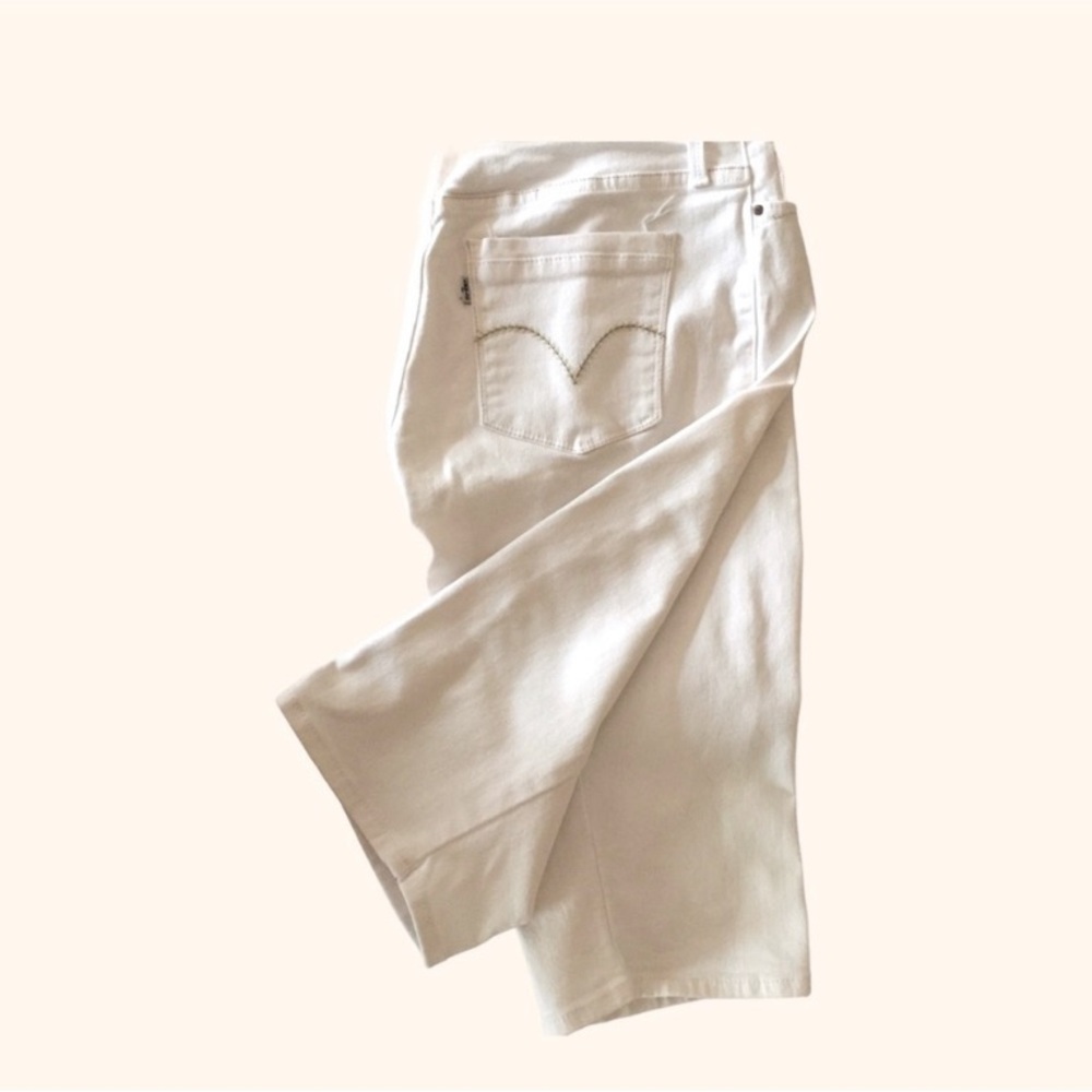 Levi’s White Cotton Capri Short Jeans